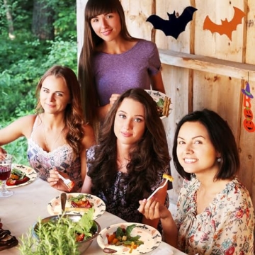 Chic Pastel Halloween Party Plates - 24 Pack