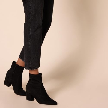 Amazon Essentials Women's Fitted Stretch Heel Boot - Chic Comfort