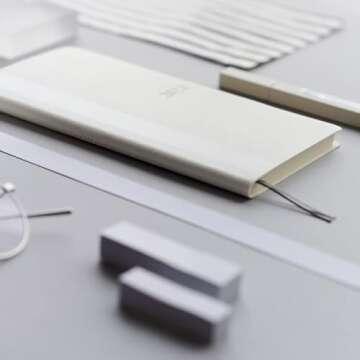 Hobonichi Techo Weeks [English/Wallet-Size/January 2023 Start] White Line: Ivory