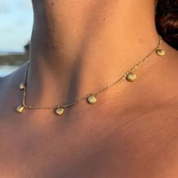 UNE DOUCE Shell Necklace - Beach Jewelry for Women, Charm Necklace - Gold Necklace for Women, Surfer Accessory, Waterproof, Non Tarnish Gold Necklace, Dainty Gifts for Women