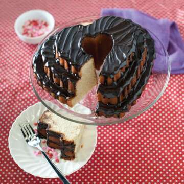 Nordic Ware Cast Bundt Bakeware Tiered Heart, 12-Cup, Toffee