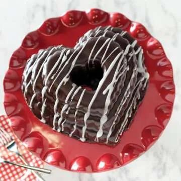 Nordic Ware Cast Bundt Bakeware Tiered Heart, 12-Cup, Toffee