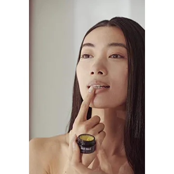 Henné Organics Luxury Lip Balm - Organic Moisturizer in Stylish Tube