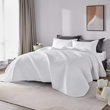 CozyLux King Size Quilt Set White 3 Pieces - Lightweight Bedspread
