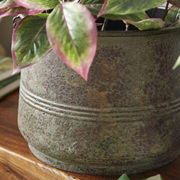 Deco 79 Rustic Metal Planter Set - Distressed Bronze Design