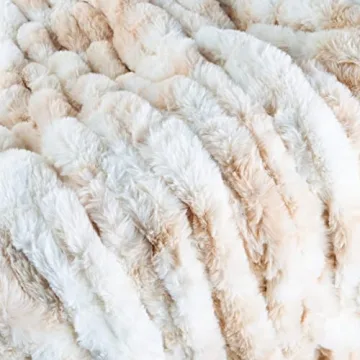 Luxurious Oversized Faux Fur Blanket for Cozy Comfort