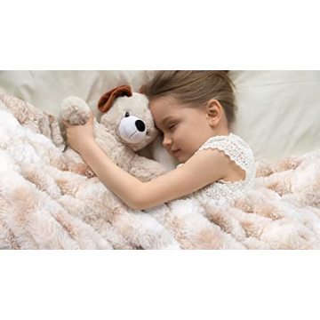 Luxurious Oversized Faux Fur Blanket for Cozy Comfort