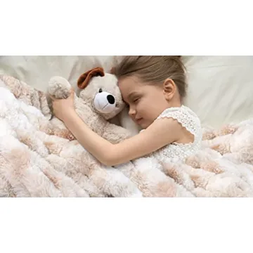 Luxurious Oversized Faux Fur Blanket for Cozy Comfort