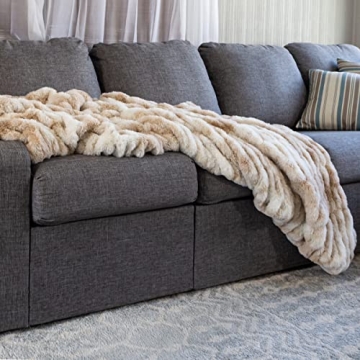 Luxurious Oversized Faux Fur Blanket for Cozy Comfort