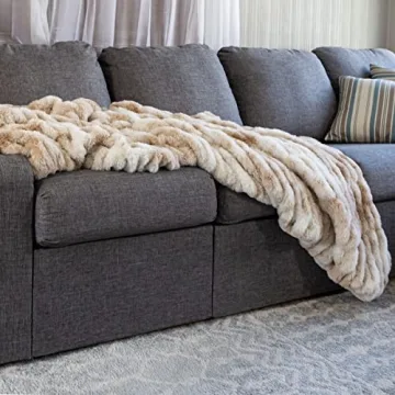 Luxurious Oversized Faux Fur Blanket for Cozy Comfort