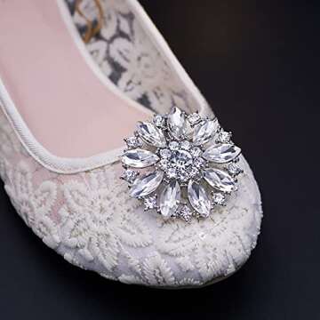 Ruihfas 2Pcs Elegant Crystal Shoe Clips Decorative Rhinestone Flower Clutch Dress Hat Shoes Decoration for Wedding Party