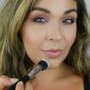 Small Stippling Brush for Flawless Makeup Application