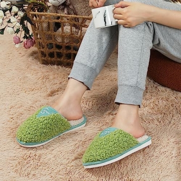 GOEWY Cozy Fuzzy Slippers for Women Indoor and Outdoor Non Slip Memory Foam House Shoes Christmas Gift for Women Mom Girlfriend Daughter