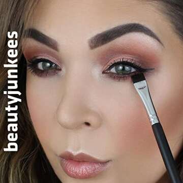 Flat Definer Eyeliner Brush Small Makeup Brush - Flat Makeup Brush for Sharp Defined Eye Liner Makeu...