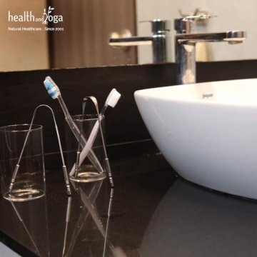 HealthAndYoga™ Tongue Cleaner Scraper - Hygienic, Surgical Grade, Non-Synthetic Grip – Sterilizable Tongue Brush Cleaner (Surgical Steel - 1 Pack)