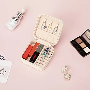 LETURE PU Leather Small Jewelry Box, Travel Portable Jewelry Case for Ring, Pendant, Earring, Necklace, Bracelet Organizer Storage Holder Boxes (White)