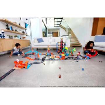Hot Wheels Toy Car Track Set Pack, 10 Track-Building Parts with City Square, Bridge & 1:64 Scale Vehicle, Connects to Other Tracks