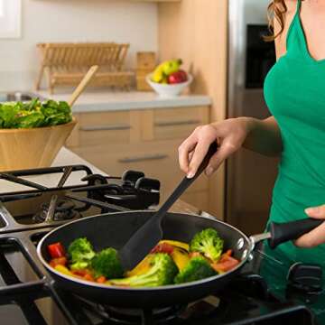 EXQ Home Silicone Spatula Set Heat Resistant 450°F,Seamless Design Baking Spatulas Kitchen Non-Stick Rubber Scraper and Spatula for Cooking 4 Piece Black