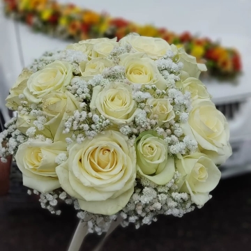 دسته گل عروس رز سفید با ژیپسوفیلا
