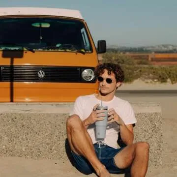 Stylish Insulated Tumbler for Hydration Enthusiasts