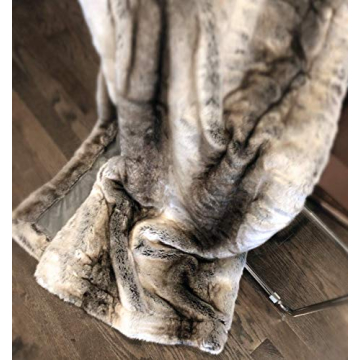 Eikei Oversized Faux Fur Throw Blanket for Cozy Glam