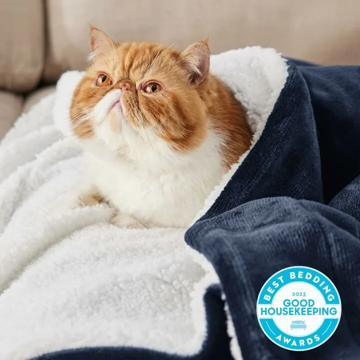 Bedsure Sherpa Fleece Throw Blanket - 50x60 Navy