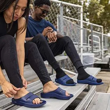 OOFOS OOahh Recovery Slide - Women’s 13 Men’s 11