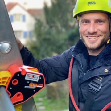 Lock Jaw Ladder Grip for Safety and Stability on Ladders