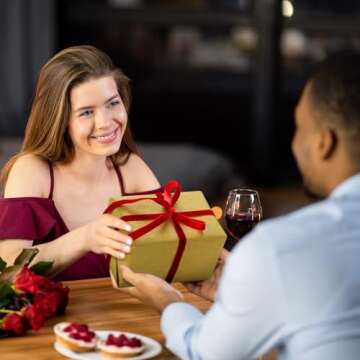 Wesnoy 4 Rolls 100 Yards Valentine's Day Velvet Ribbon Ornaments Gradient Pink Velvet Ribbon for Valentine Handmade Craft Ornament Gift Wrapping and Bow Making Valentine's Day Bouquet Packaging