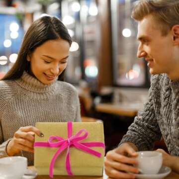 Wesnoy 4 Rolls 100 Yards Valentine's Day Velvet Ribbon Ornaments Gradient Pink Velvet Ribbon for Valentine Handmade Craft Ornament Gift Wrapping and Bow Making Valentine's Day Bouquet Packaging