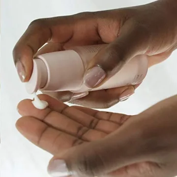 Oil-Free Anti-Aging Serum for Glowing Skin