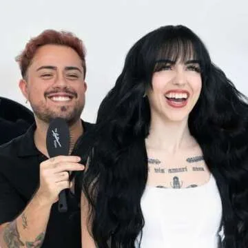 The Hair Shop Black Loop Brush - Salon Professional Grade with Matted Black and Ergonomic Design - Safe Detangler Tool for 100% Remy Human and Synthetic Hair Extensions and Wigs