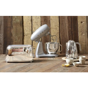 Smeg Retro Electric Kettle with 7 Temperature Settings
