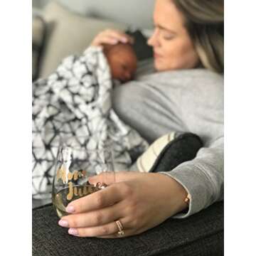 Mom Juice Wine Glass - Funny Gift for Wine Lovers - Mother, Sister, Friend, Birthday, Mother's Day, Christmas,17oz