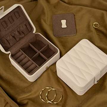 KAMIER Travel Jewelry Case, Diamond Quilted Leather Portable Jewelry Boxes for Women Girls Gift, Small Jewelry Box Organizer for Necklaces, Bracelet, Earrings, Rings (Beige)