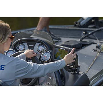 Lowrance HOOK Reveal 7 SplitShot - 7-inch Fish Finder with SplitShot Transducer, Preloaded C-MAP US Inland Mapping