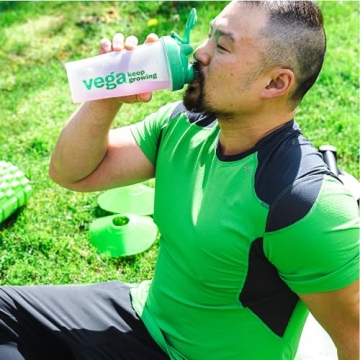 Vega Protein Shaker Cup 28oz for Shakes and Smoothies