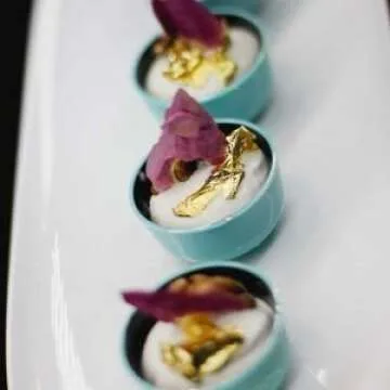 23 Karat Edible Gold Loose Leaf (Pack of 25 leaves) 3-3/8"x3-3/8" / 85mmx85mm