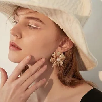 Elarith Flower Pearl Earrings for Women, Exaggerated Fashion Gold Earrings Jewelry