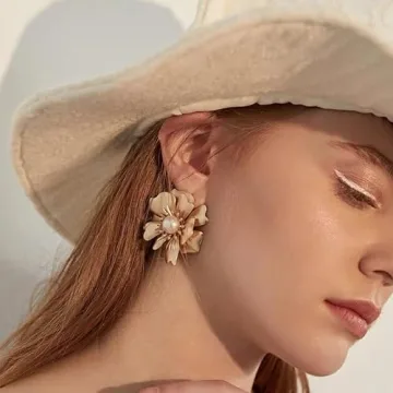 Elarith Flower Pearl Earrings for Women, Exaggerated Fashion Gold Earrings Jewelry