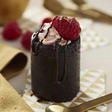 Wilton Edible Accents Gold Stars - Add an Edible Glimmering Touch to Your Cookies, Cakes and Cupcakes, Sprinkle In Drinks for a Dazzling Surprise, 0.04-oz