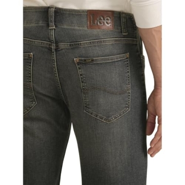 Lee Men's Extreme Motion Straight Taper Jean for Comfort and Style