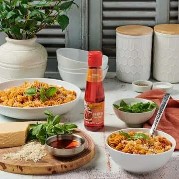 Lee Kum Kee Chili Oil (7 oz - 1 Pack), Crafted from Dried Chili Peppers and Soybean Oil, Spicy, Perfect for Dipping, Cold Dishes, Sichuan and Hunan Dishes