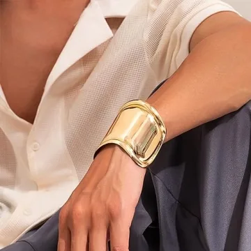 Stylish Gold Cuff Bracelet for Women – Elegant Gift Idea