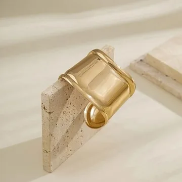 Stylish Gold Cuff Bracelet for Women – Elegant Gift Idea