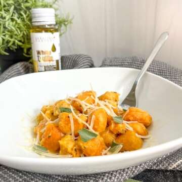 Sabatino Truffles Black & White Truffle Oil Gift Set - White Truffle Infused Olive Oil - Black Truffle Infused Olive Oil - Gourmet Gift Set - Kosher - Non-GMO - Cooking - Seasoning - Marinade