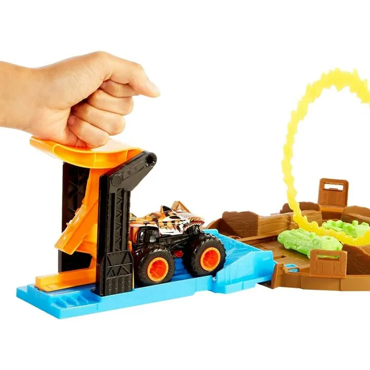 Hot Wheels Monster Trucks Stunt Tire Play Set