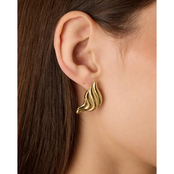 Stunning Seashell Gold Earrings - PAVOI Jewelry