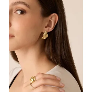 Stunning Seashell Gold Earrings - PAVOI Jewelry