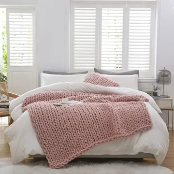 Luxurious WESHIONGOO Chunky Knit Blanket Throw in Pink